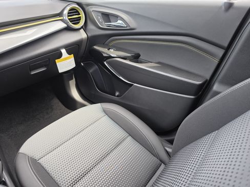 New 2026 Chevrolet Trax LT w/ Sunroof Package FWD image 20