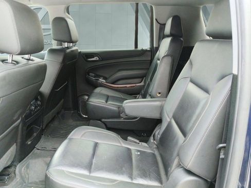 Used 2018 Chevrolet Suburban LT w/ Luxury Package AWD/4WD image 11