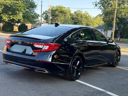 Used 2018 Honda Accord Touring image 6