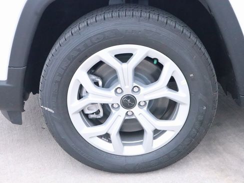 New 2026 Jeep Compass Latitude image 17