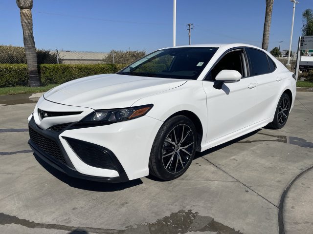Used 2024 Toyota Camry SE FWD image 1