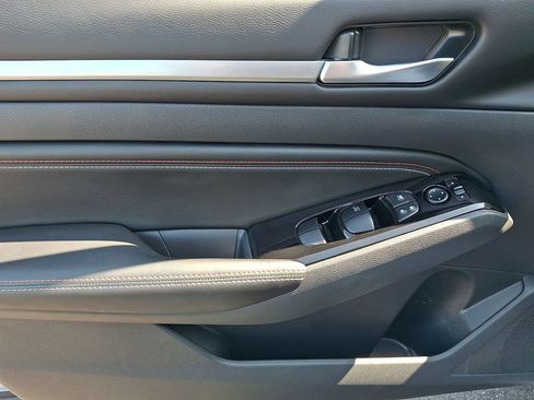 Certified 2023 Nissan Altima 2.5 SR w/ SR Premium Package FWD image 12