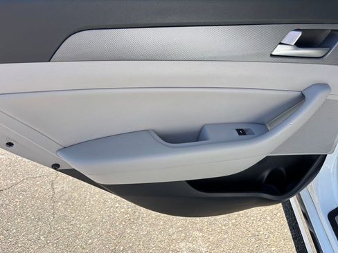 Used 2017 Hyundai Sonata Plug-In Hybrid FWD image 23