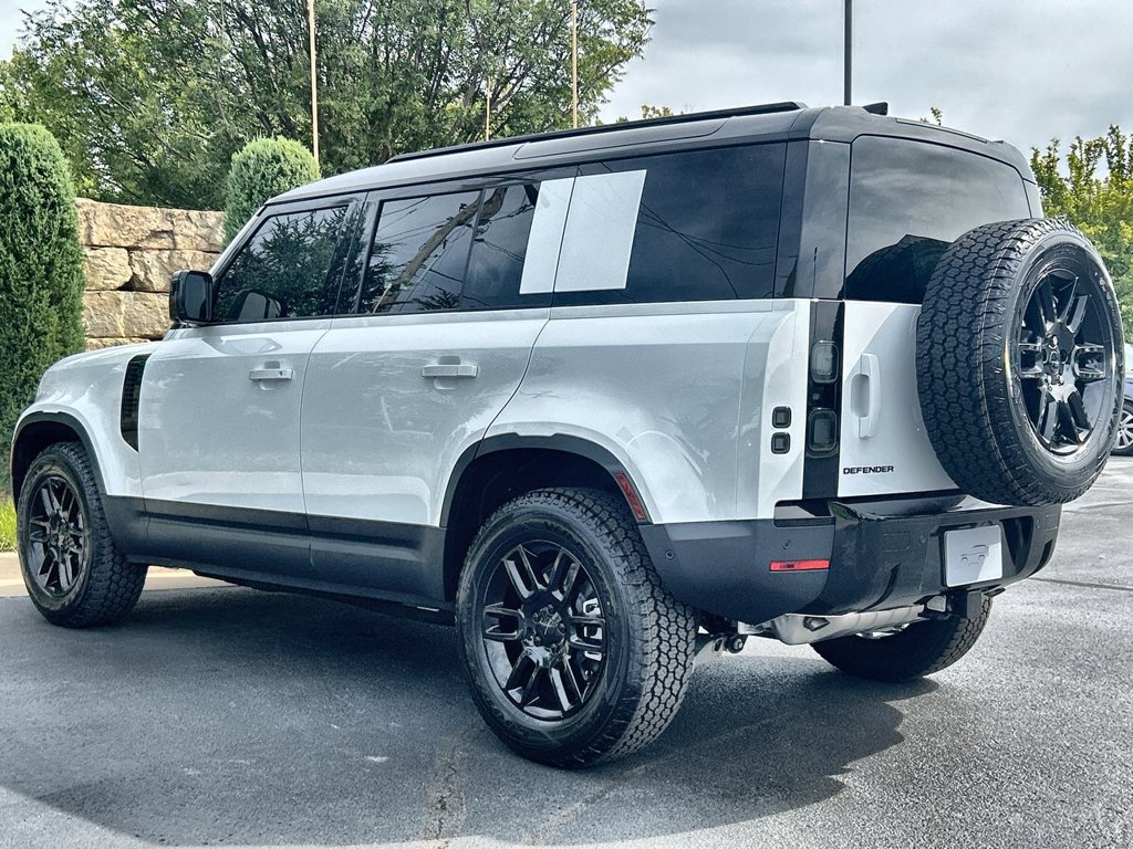 Used 2026 Land Rover Defender 110 S AWD/4WD image 3