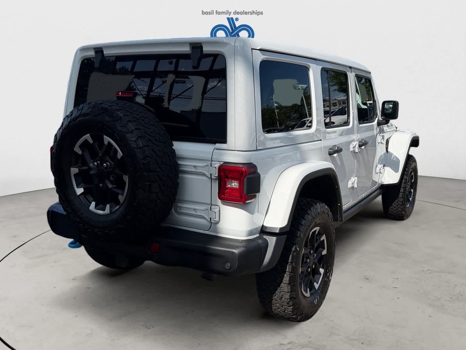 Used 2024 Jeep Wrangler Unlimited Rubicon 4xe AWD/4WD image 6
