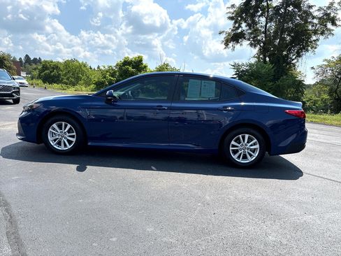 Used 2025 Toyota Camry image 9