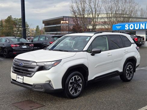 Used 2025 Subaru Forester Premium image 1