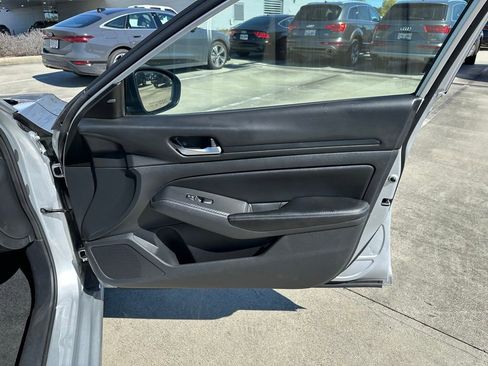 Used 2024 Nissan Altima 2.5 SV image 29