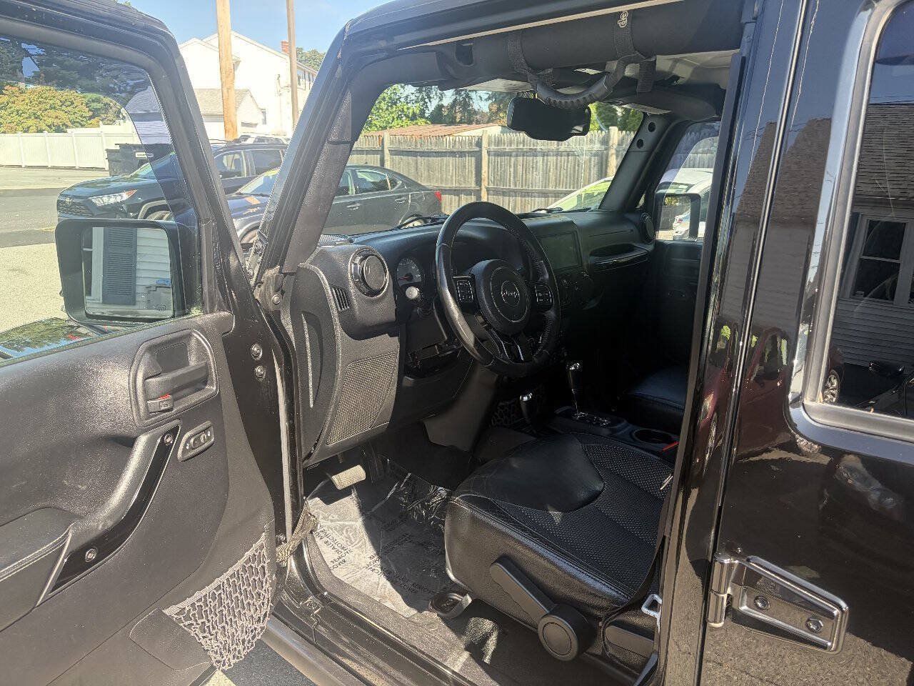 Used 2016 Jeep Wrangler Unlimited Sahara AWD/4WD image 15