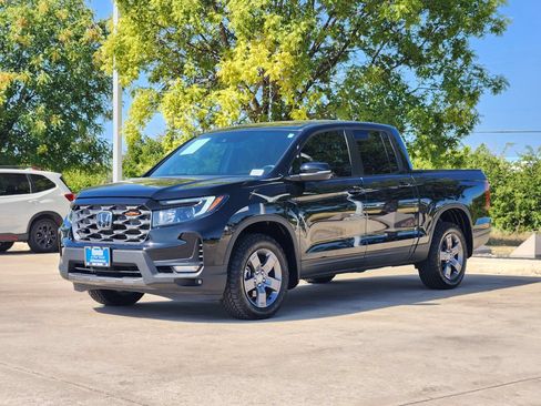 Used 2025 Honda Ridgeline TrailSport image 3