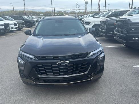 Used 2025 Chevrolet Trax ACTIV w/ Driver Confidence Package image 2