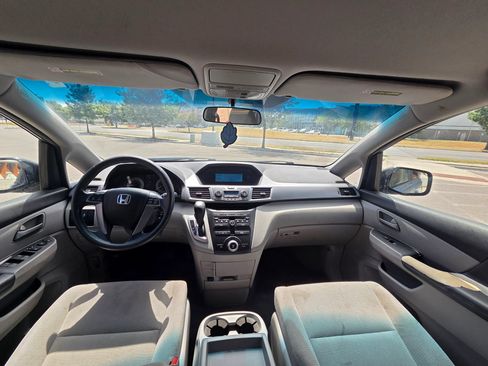 Used 2011 Honda Odyssey EX image 9