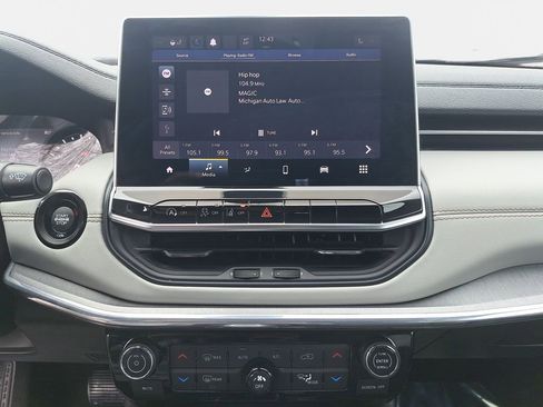 Certified 2022 Jeep Compass Limited image 20