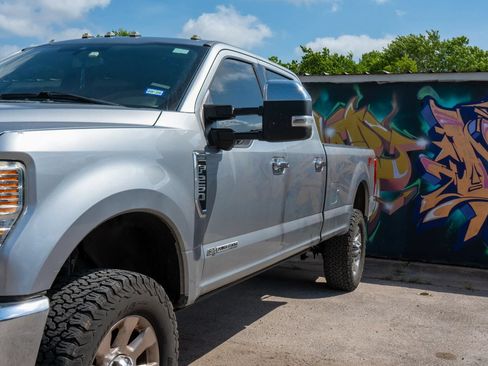 Used 2020 Ford F250 Lariat w/ Lariat Ultimate Package AWD/4WD image 2