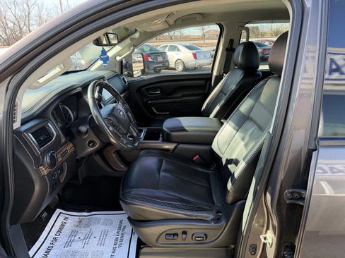 Used 2016 Nissan Titan SL image 10
