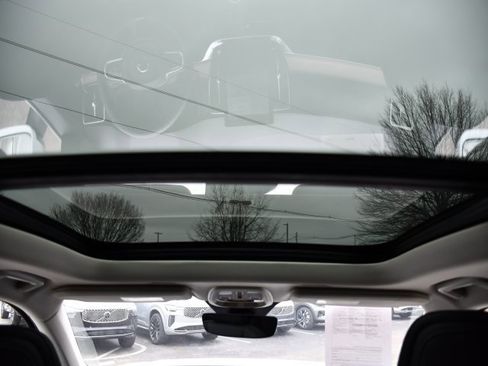 Certified 2025 Volvo XC90 B6 Plus image 24