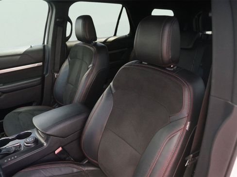 Certified 2018 Ford Explorer XLT w/ Equipment Group 202A AWD/4WD image 10