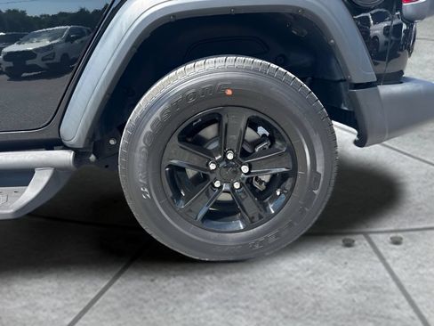 Used 2023 Jeep Wrangler Unlimited Sport AWD/4WD image 32
