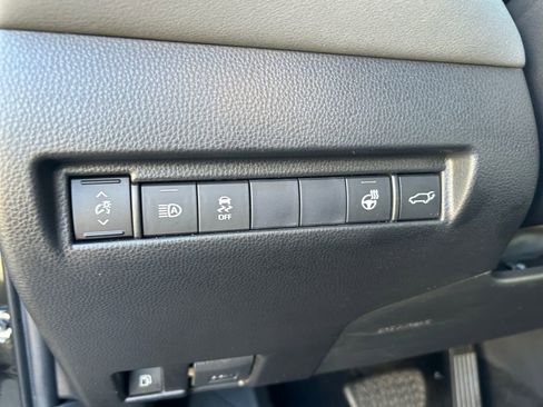 Used 2021 Toyota Venza XLE w/ Softex Package AWD/4WD image 19