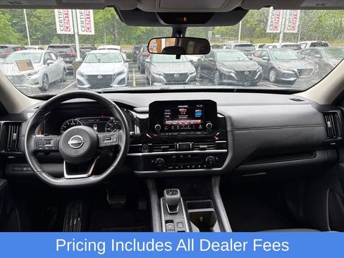 Used 2024 Nissan Pathfinder SV FWD image 8