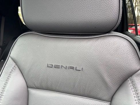 Certified 2025 GMC Yukon Denali AWD/4WD image 17