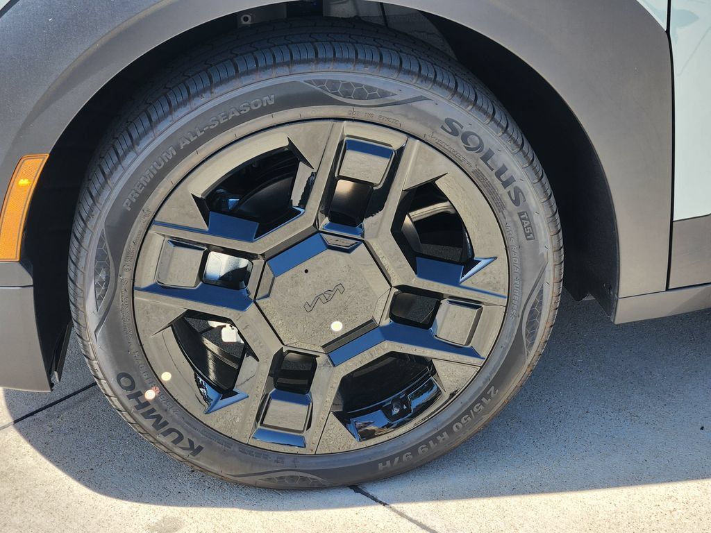 New 2027 Kia EV3 Wind FWD image 10