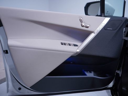 Used 2026 BMW iX xDrive60 image 15