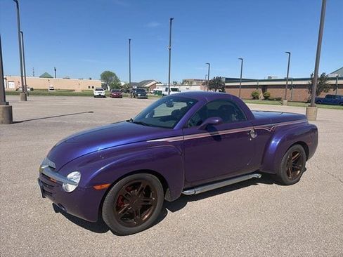 Used 2004 Chevrolet SSR w/ Preferred Equipment Group RWD image 2
