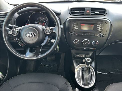 Used 2015 Kia Soul + image 10