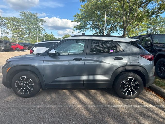 Used 2022 Chevrolet TrailBlazer ACTIV w/ Sun and Liftgate Package FWD image 2