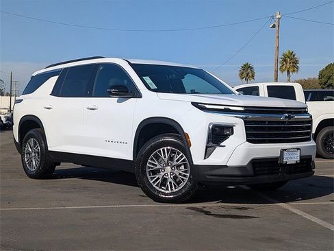 New 2026 Chevrolet Traverse LT image 2