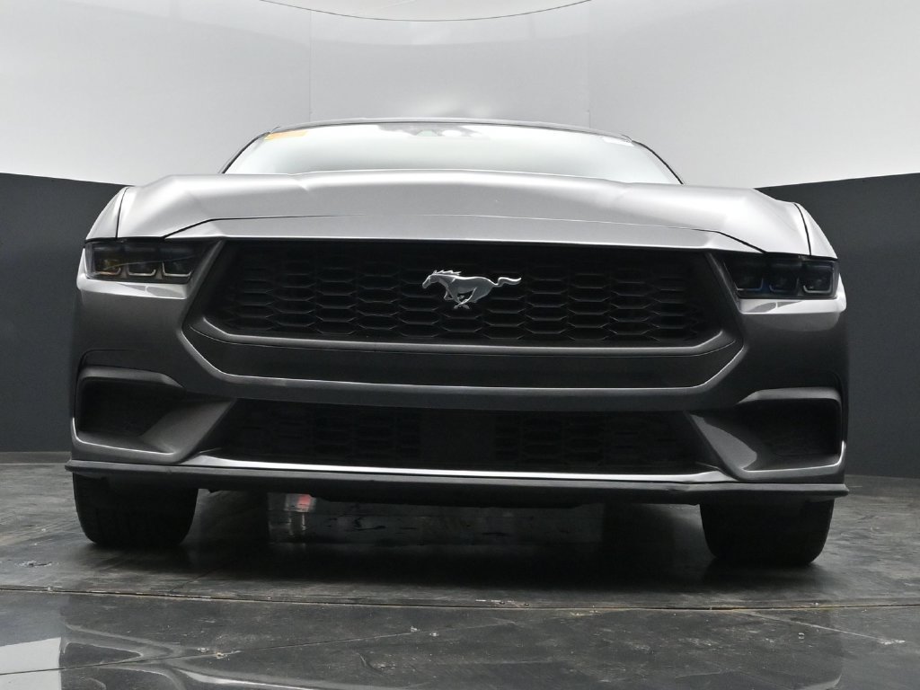 Used 2025 Ford Mustang Coupe RWD image 18
