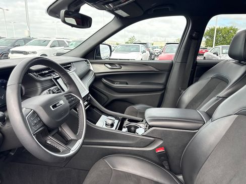 Used 2023 Jeep Grand Cherokee L Laredo AWD/4WD image 12