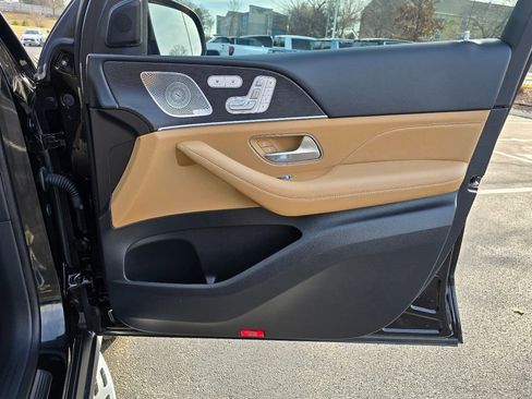 Used 2024 Mercedes-Benz GLS 450 4MATIC image 37