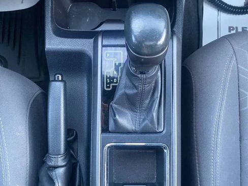 Used 2017 Toyota Tacoma TRD Sport image 17