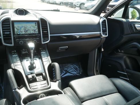 Used 2014 Porsche Cayenne Platinum Edition AWD/4WD image 22
