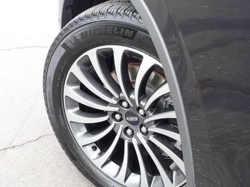 Used 2020 Lincoln Aviator Reserve w/ Equipment Group 201A image 11