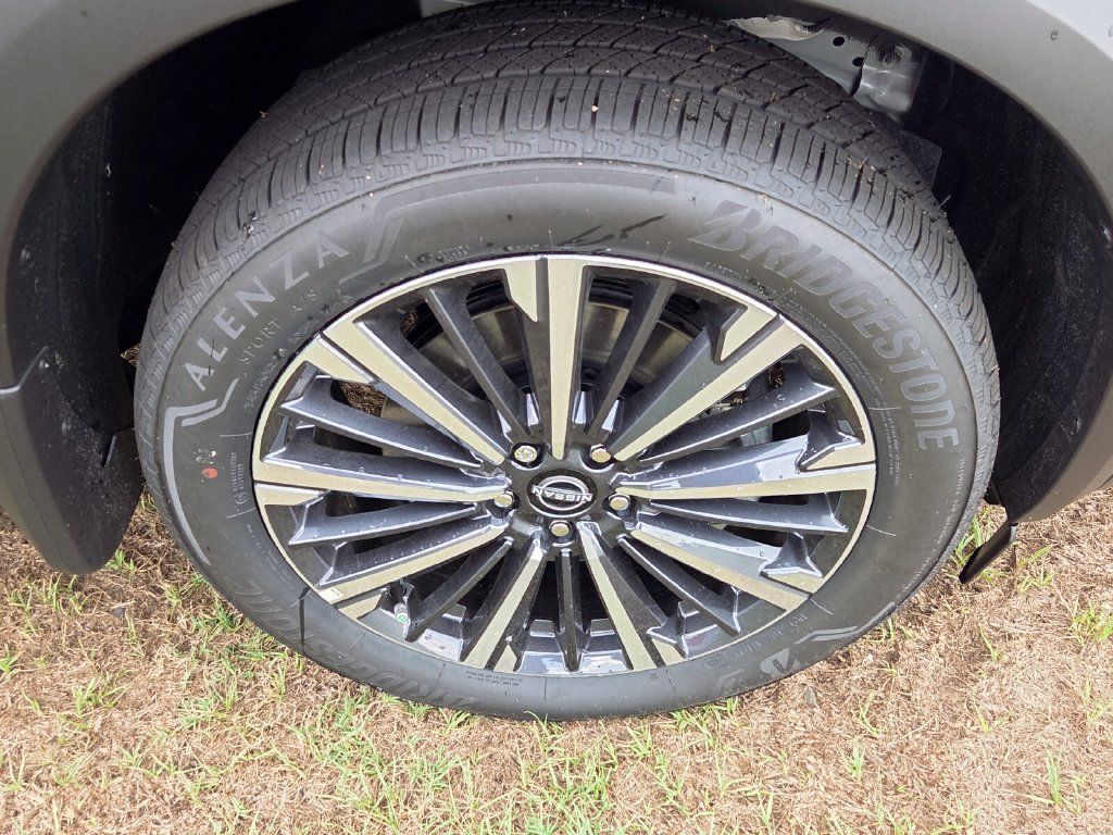 New 2026 Nissan Pathfinder Platinum w/ Accent Package FWD image 18