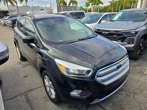 Used 2018 Ford Escape SE w/ SE Sync 3 Package image 2