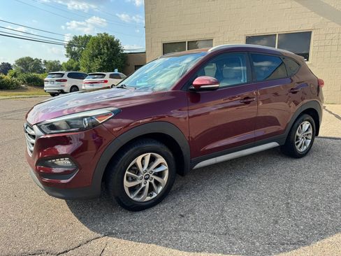 Used 2017 Hyundai Tucson SE Plus AWD/4WD image 4