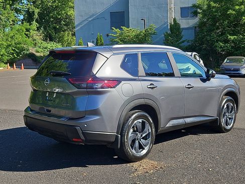 Certified 2024 Nissan Rogue SV w/ SV Premium Package AWD/4WD image 6