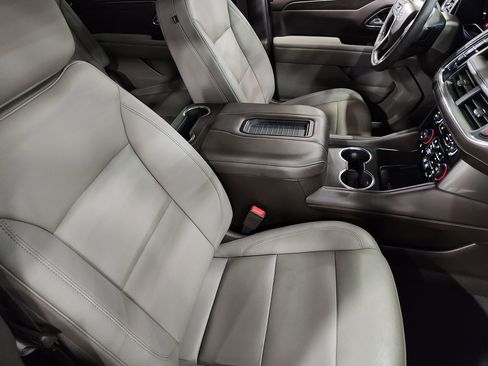 Used 2024 Chevrolet Tahoe Z71 w/ Luxury Package AWD/4WD image 32