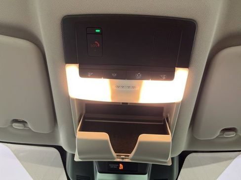 Used 2022 Nissan Rogue SV image 33