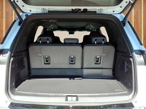New 2026 Chevrolet Traverse RS w/ LPO, Floor Liner Package FWD image 32