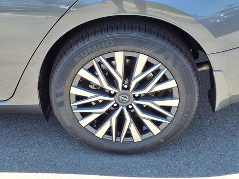 New 2025 Nissan Altima 2.5 SV image 5