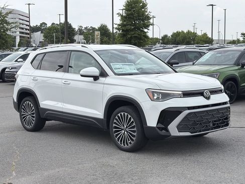 New 2026 Volkswagen Taos SE FWD image 7
