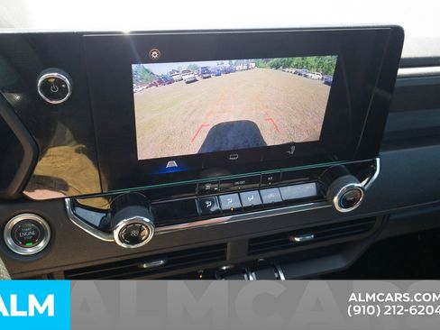 Used 2024 Chevrolet Colorado W/T RWD image 9