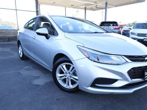 Used 2018 Chevrolet Cruze LT w/ LT Fleet Convenience Package FWD image 2