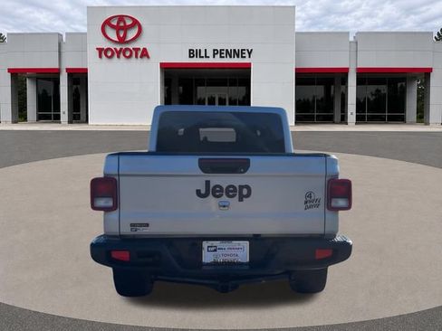 Used 2023 Jeep Gladiator Sport AWD/4WD image 4