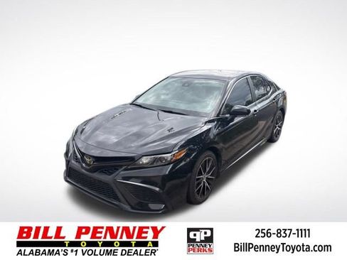 Used 2022 Toyota Camry SE FWD image 1